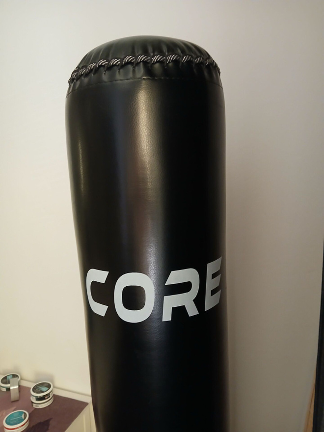 Core - laadukas seisova nyrkkeilysäkki