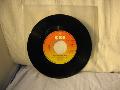 Kirka: Tuo tyttö mun/ Siivet 7"