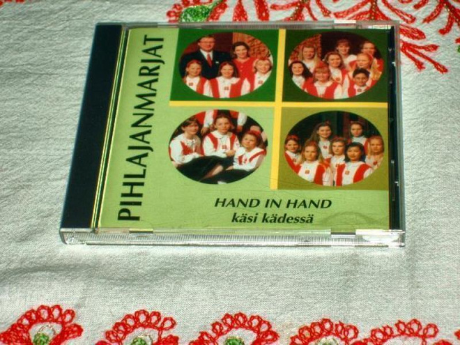 CD Hand In Hand / Käsi Kädessä - Pihlajanmarjat
