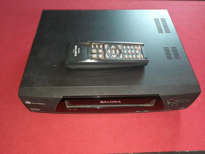 SALORA VCR 1937 videonauhuri+kaukosäädin