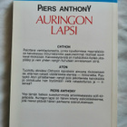 Anthony, Piers: Auringon lapsi - pikkukuva 2