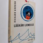 Richard Gordon : Lääkäri liemessä - pikkukuva 1