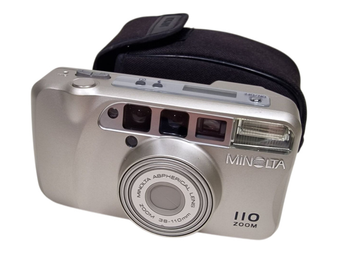 Filmikamera (Minolta 110 Zoom)