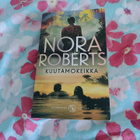 Nora Roberts: Kuutamokeikka - pikkukuva 1