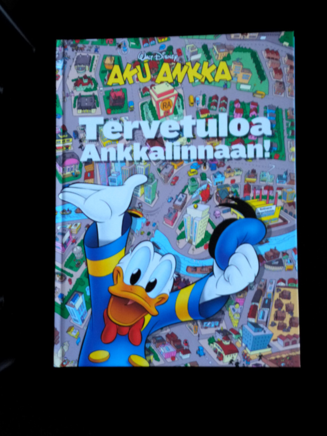 Aku Ankka kirja + lehtiä