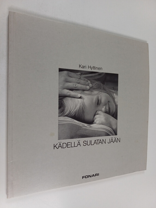 Kari Hyttinen : Kädellä sulatan jään