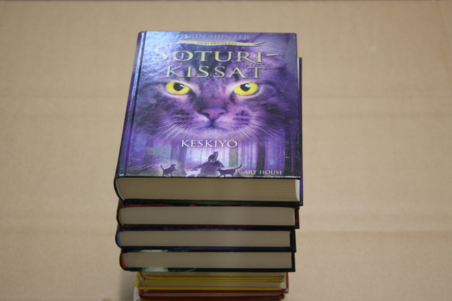 Erin Hunter Soturikissat Keskiyö (kovakantinen) A1