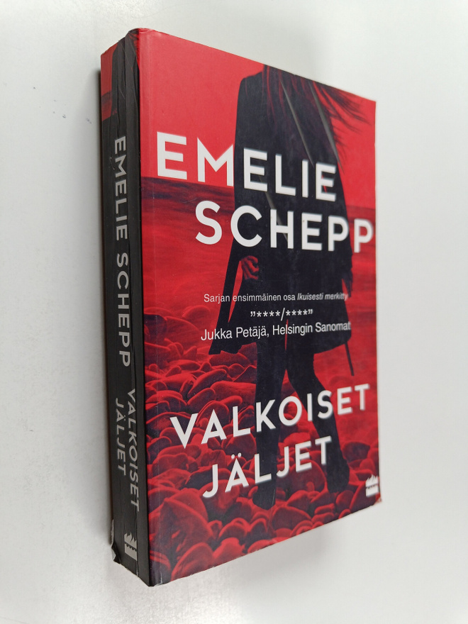 Emelie Schepp : Valkoiset jäljet