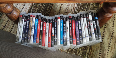 28 peliä ps3