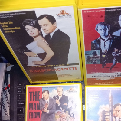 4 kpl VHS MAN FROM U.N.C.L.E. ( SIS POSTIKULU )