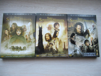 TARU SORMUSTEN HERRASTA 1-3