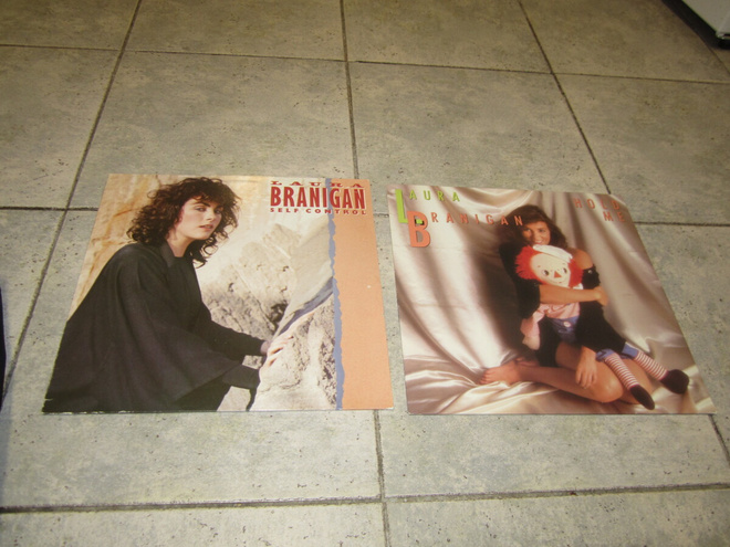 Laura Branigan – Hold Me & self control : LPT