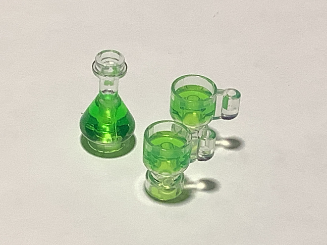Lego Friends pieni vihreä pullo ja juomaa laseissa