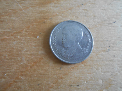 Thaimaan 1 baht.