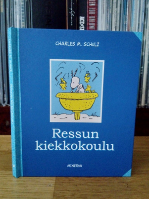 Schulz, Charles M. : Ressun kiekkokoulu Kovakantinen kirja