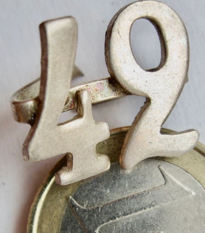VANHA Merkki 42 Virkamerkki? MIkä lie?