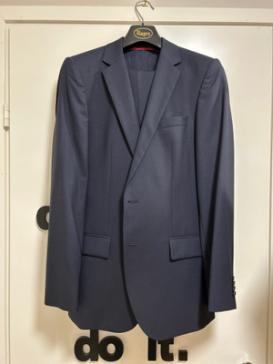 HUGO BOSS MIESTEN TUMMA PUKU KOKO 44/46