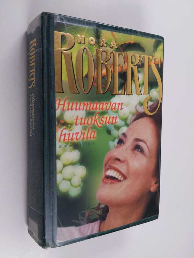 Nora Roberts : Huumaavan tuoksun huvila
