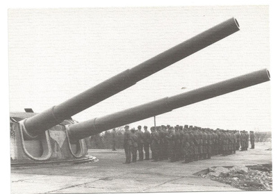 OBUHOV 305 mm RANNIKKOTYKKI MIEHISTÖINEEN - rannikkotykistö