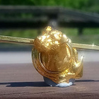 Kullanvärinen solmioneula (pidike), pituus 59 mm. Leimattu C - pikkukuva 2