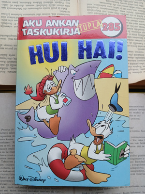 Aku Ankan taskukirja • tupla 285: Hui hai!