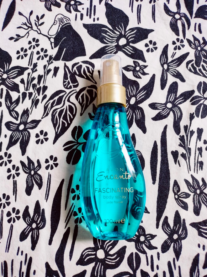 ~Avon Encanto fascinating body spray~