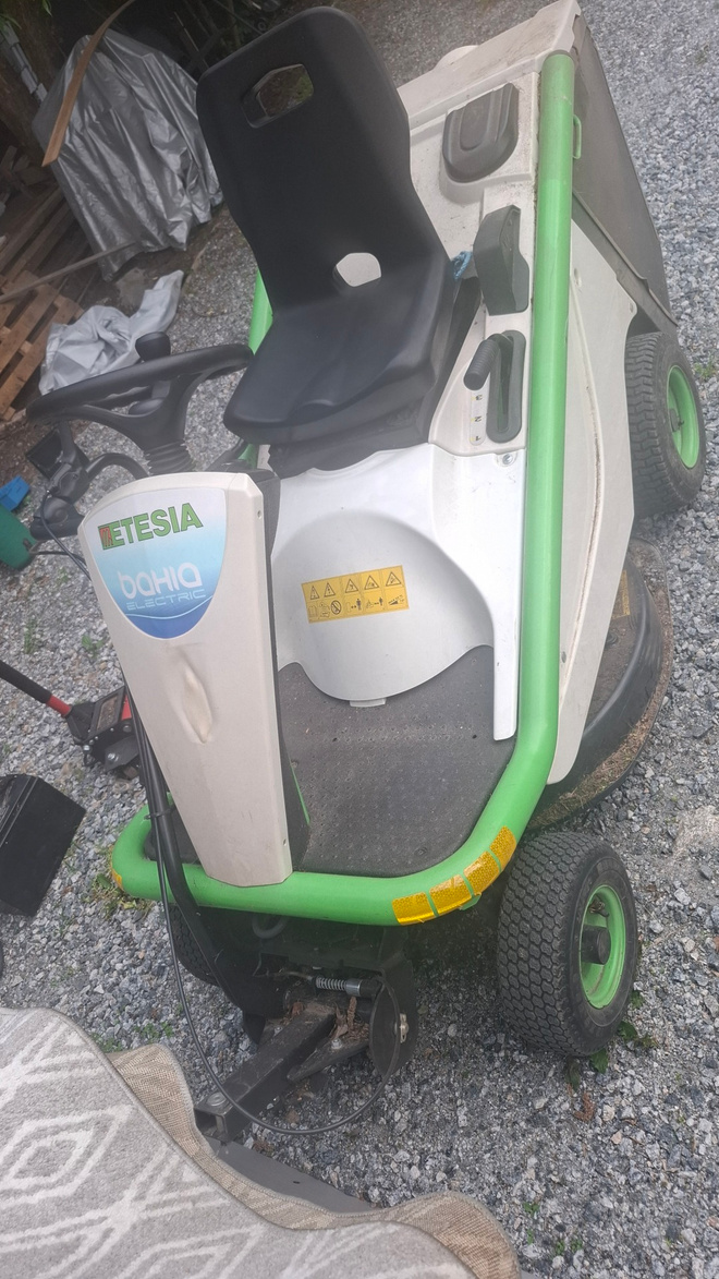 Etesia bahia m2e  päältäajettava ammatti sähköleikkuri