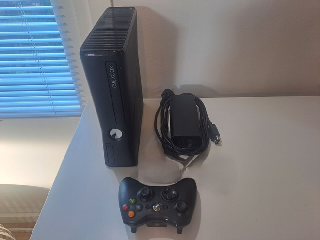 XBOX 360 S RGH3 240GB SSD ! + LT v3.0