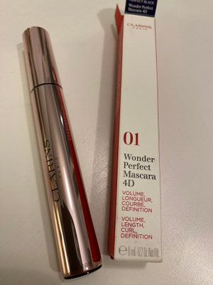 •••CLARINS WONDER PERFECT MASKARA 01 4D•••