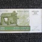 Madagascar 200 Ariary 2004 P-87 UNC  (K15-S58) - pikkukuva 1
