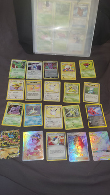 Kansiollinen pokemon kortteja