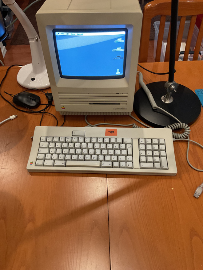 Macintosh SE ja näppäimistö