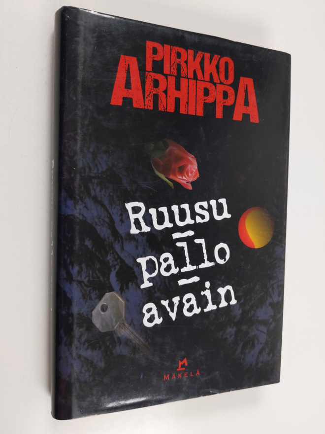 Pirkko Arhippa : Ruusu - pallo - avain : jännitysromaani