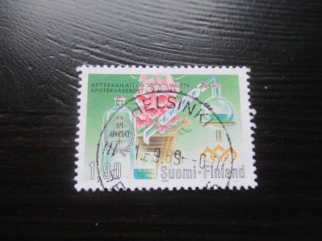 Apteekkilaitos Suomessa 300 vuotta 1989