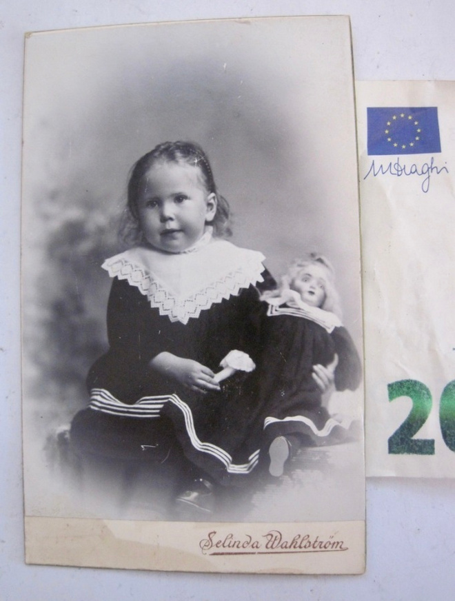 VANHA CDV Visiitti Valokuva Lapsi Tyttö Nukke 1900-l