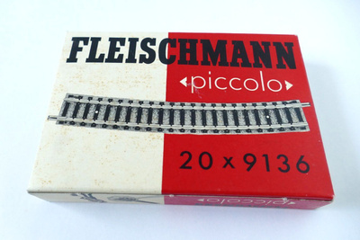 FLEISCHMANN piccolo N 9136 analogiset DC-kaarevat kiskot