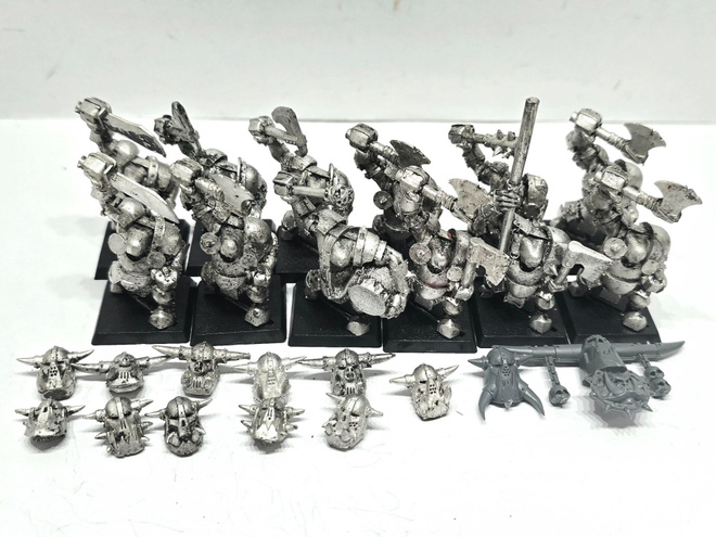 WHFB - 12kpl Black Orcs with Command Group [F86]
