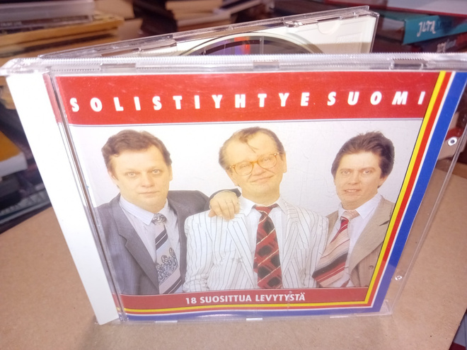 CD Solistiyhtye Suomi : 18 suosittua levytystä ( SIS POSTIK)