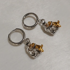 NWOT Dog Mom Embrace Huggie Two Tone Earrings - pikkukuva 1