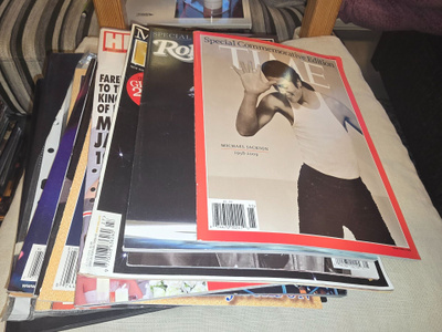 Michael Jackson 1958–2009 – iso muistolehtikokoelma 2009 – T