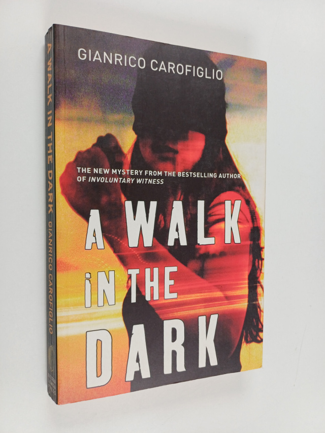 Gianrico Carofiglio : A Walk in the Dark
