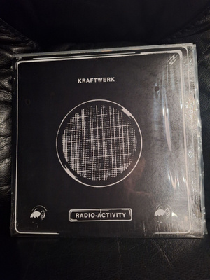 Kraftwerk – Radio-Activity