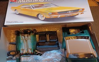 AMT/Ertl 1964 1/2 Ford Mustang Hardtop 1:16
