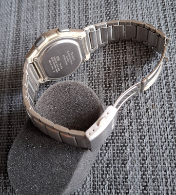 Huawei Watch GT2(46 mm) älykello ja Casio W-756