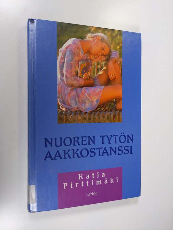 Katja Pirttimäki : Nuoren tytön aakkostanssi