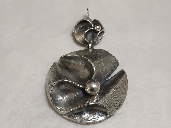 Vintage desing , Tammen Koru Hopea, riipus, AKT 835 A