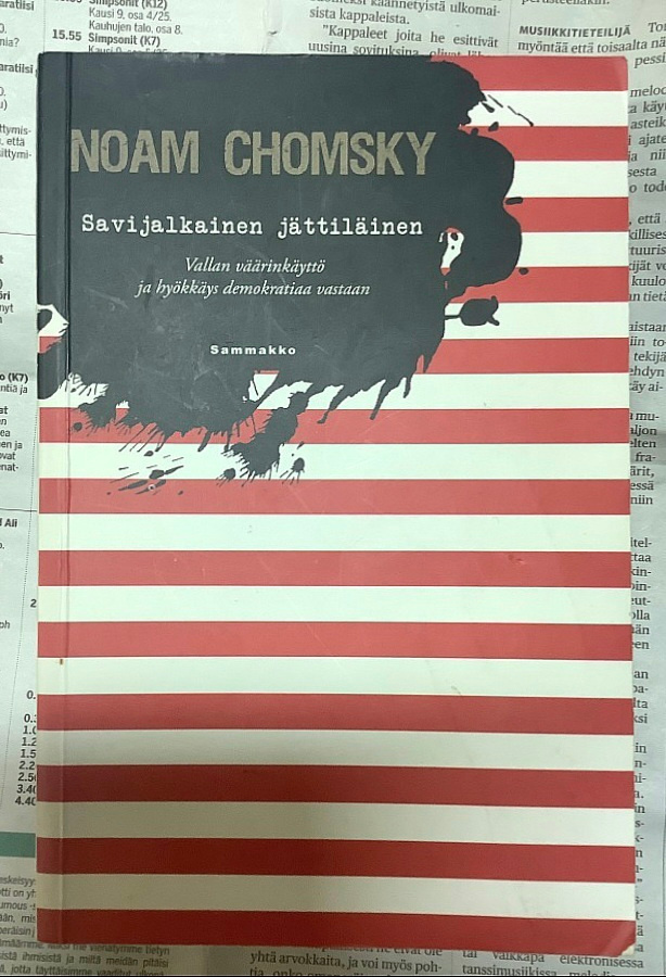 Noam Chomsky - Savijalkainen jättiläinen (nid.)