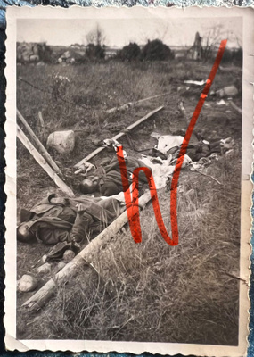 Valokuva1941 24.8 Antrea Mälkölä väsyneitä matkalaisia