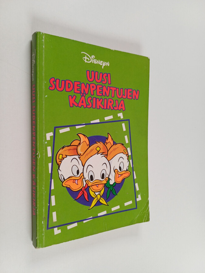 Walt Disney ym. : Uusi sudenpentujen käsikirja