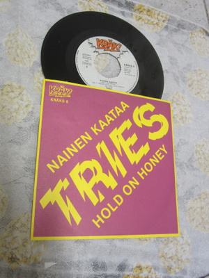 Tries – Nainen Kaataa / Hold On Honey ( M-